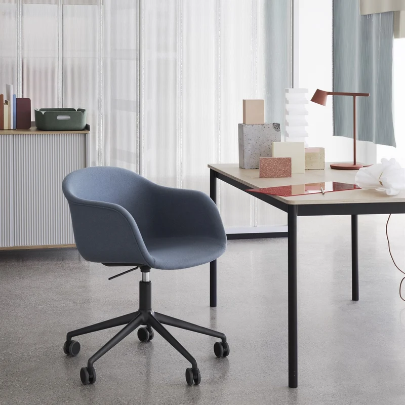 Table 140 cm blanche piétement noir Base - Muuto