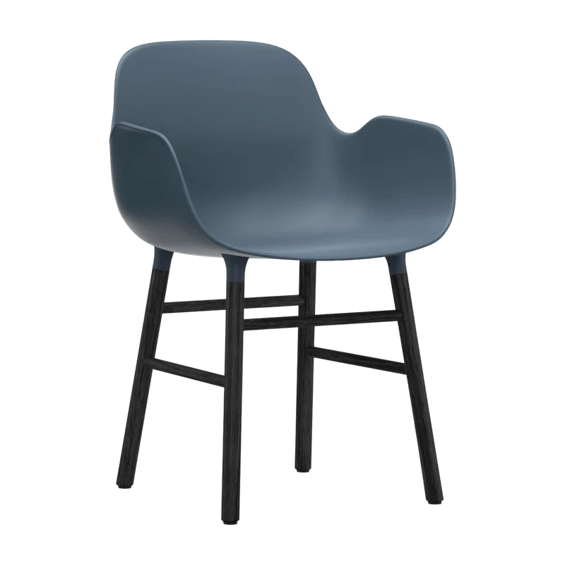 Chaise avec accoudoirs en bois noir et pp bleu Form - Normann Copenhagen