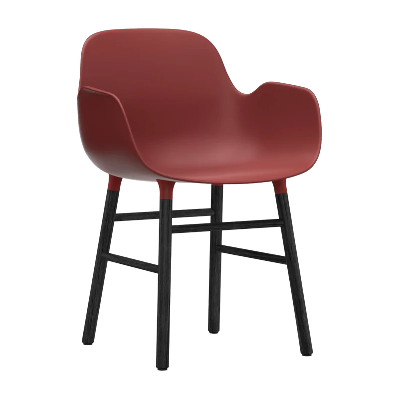 Chaise avec accoudoirs en bois noir et pp rouge Form - Normann Copenhagen