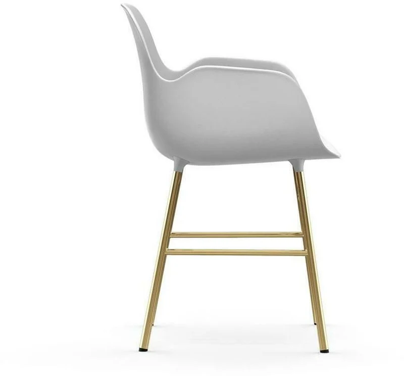 Chaise avec accoudoirs en laiton et pp blanc Form - Normann Copenhagen