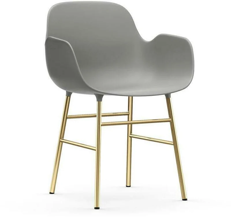 Chaise avec accoudoirs en laiton et pp gris Form - Normann Copenhagen