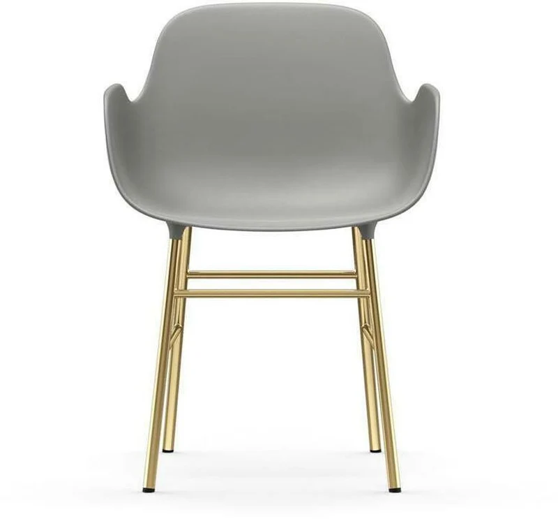 Chaise avec accoudoirs en laiton et pp gris Form - Normann Copenhagen