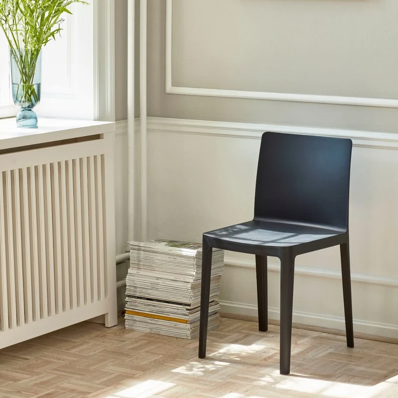 Chaise Élémentaire en plastique noir - HAY