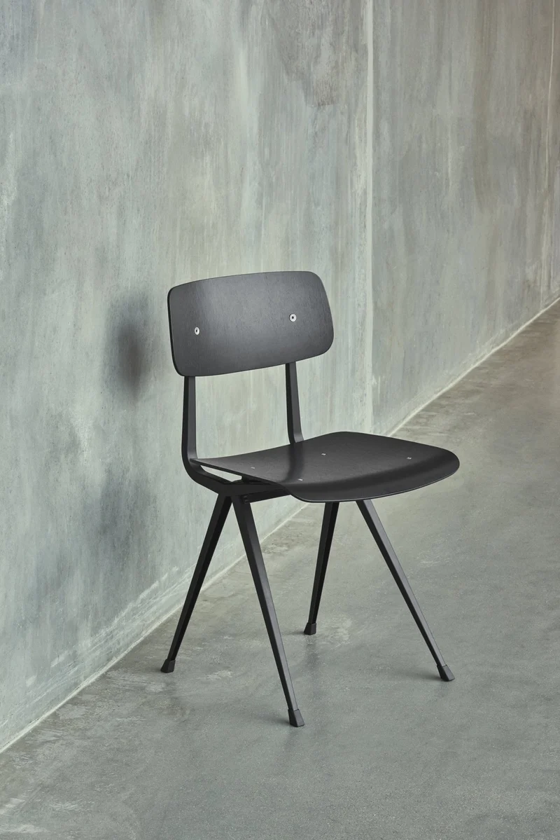 Chaise en acier et bois de chêne noir Result - HAY
