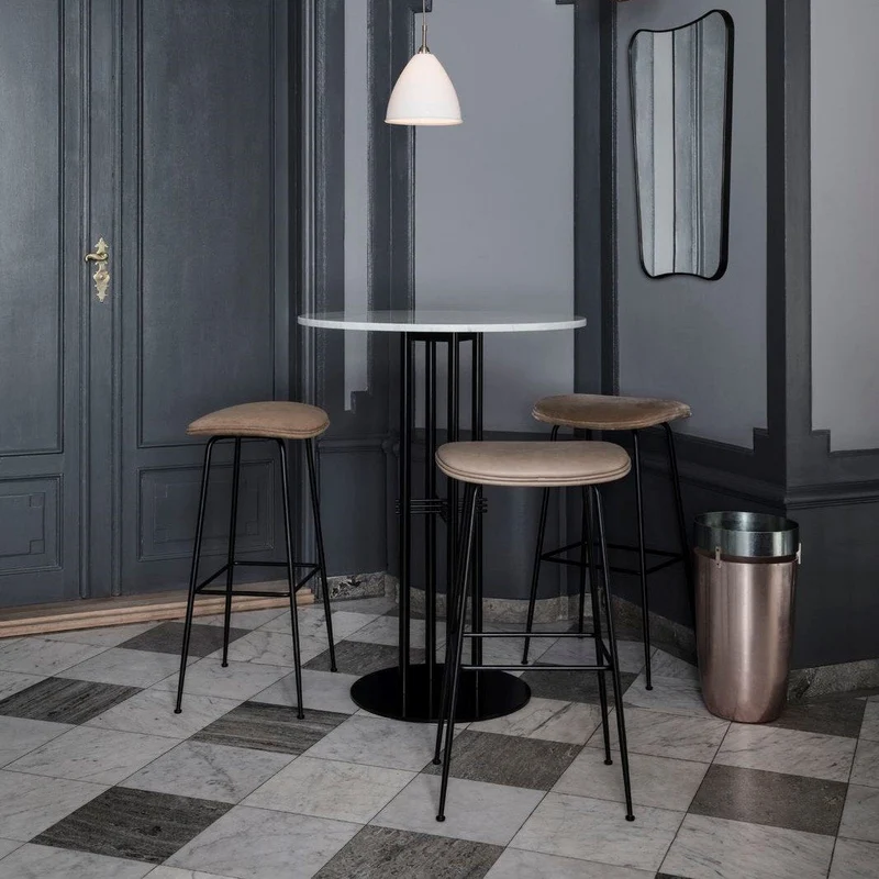 Tabouret de bar en métal noir et cuir nubuck Beetle - Gubi