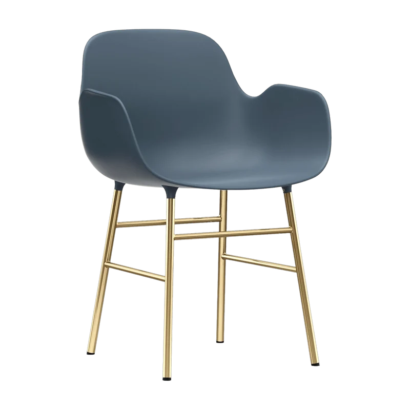Chaise avec accoudoirs en laiton et pp bleu Form - Normann Copenhagen