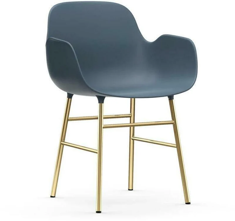 Chaise avec accoudoirs en laiton et pp bleu Form - Normann Copenhagen