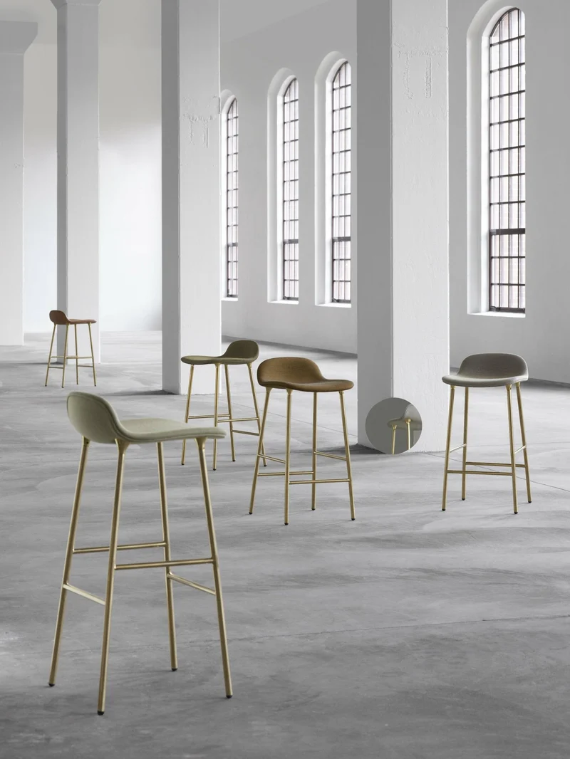 Tabouret de bar en laiton et pp noir 65 cm Form - Normann Copenhagen