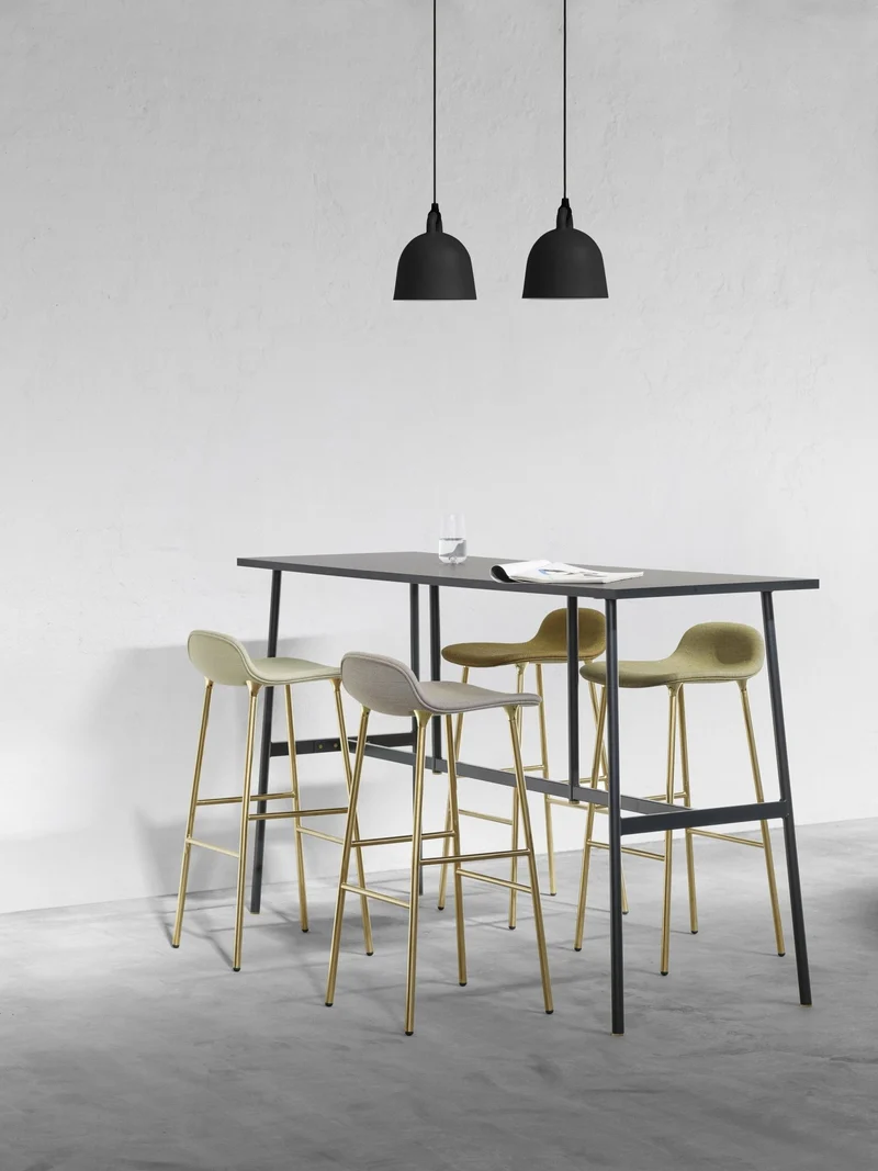 Tabouret de bar en laiton et pp noir 65 cm Form - Normann Copenhagen