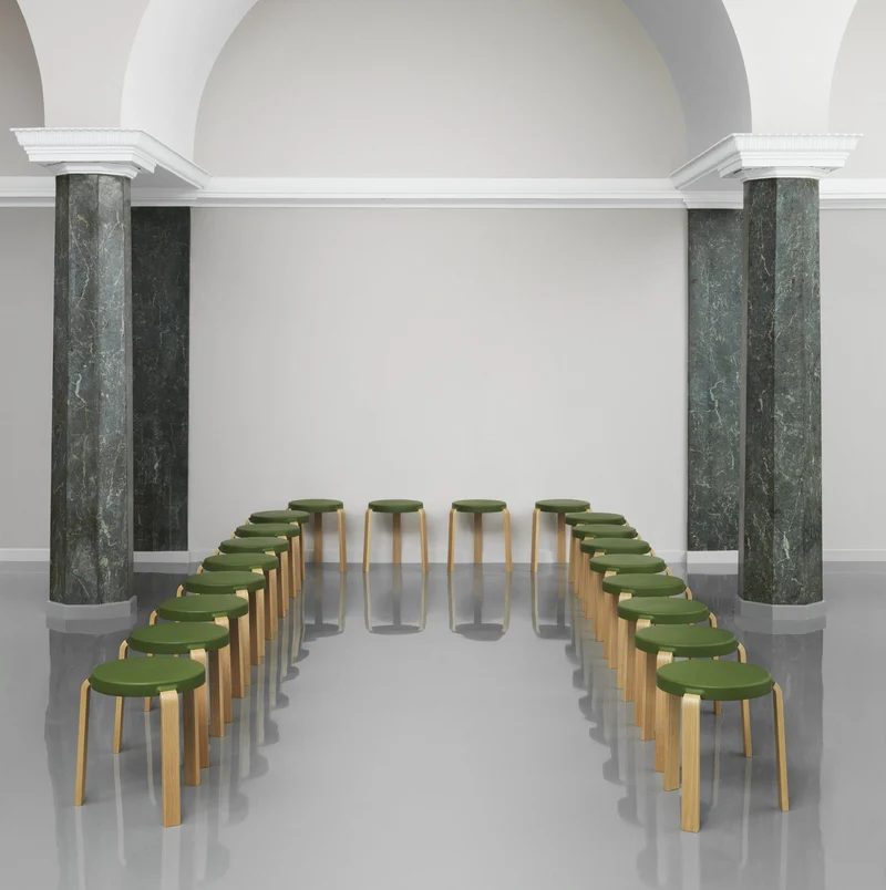 Tabouret en chêne vert TAP Olive - Normann Copenhagen