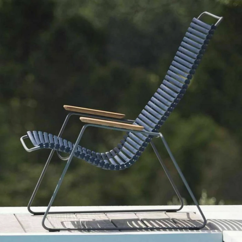 Chaise lounge en métal et plastique bleu foncé CLICK - Houe