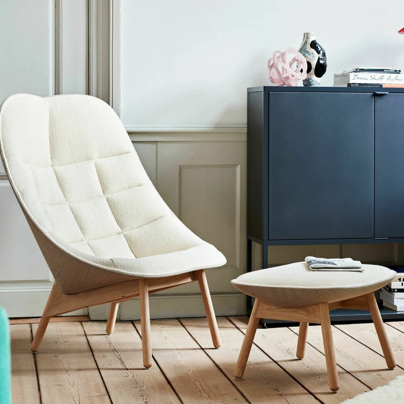Fauteuil gris clair matelassé et chêne massif naturel Uchiwa - HAY