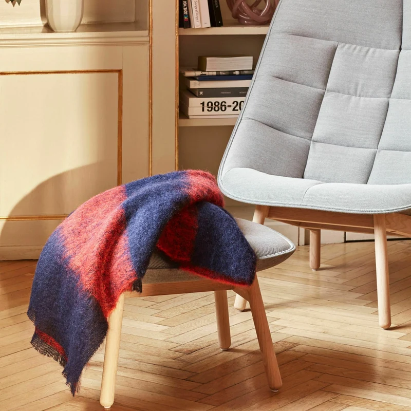 Fauteuil gris foncé matelassé et chêne massif naturel Uchiwa - HAY