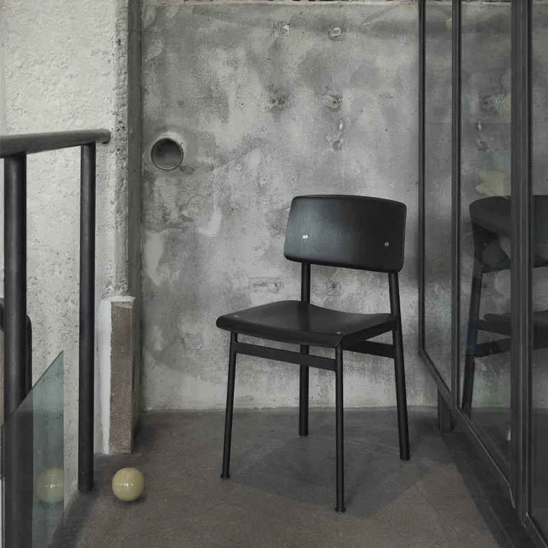 Chaise en chène noir et noire Loft - Muuto