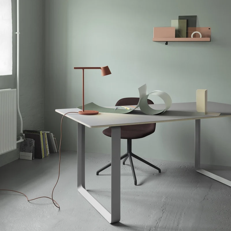 Table en chêne piétement blanc 170 cm 70-70 - Muuto