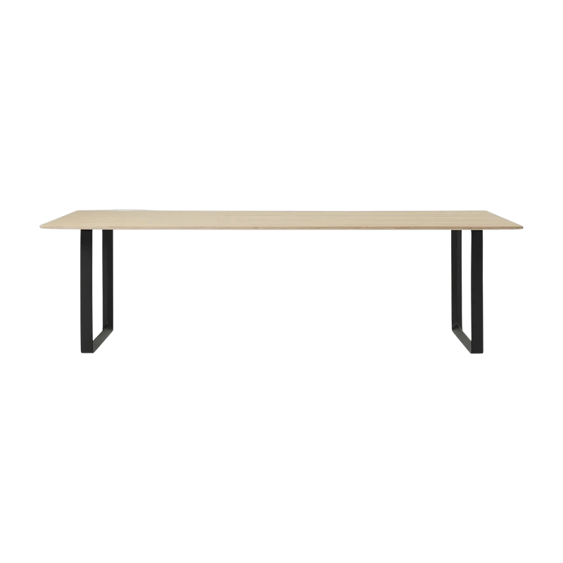 Table en chêne piétement noir 225 cm 70-70 - Muuto