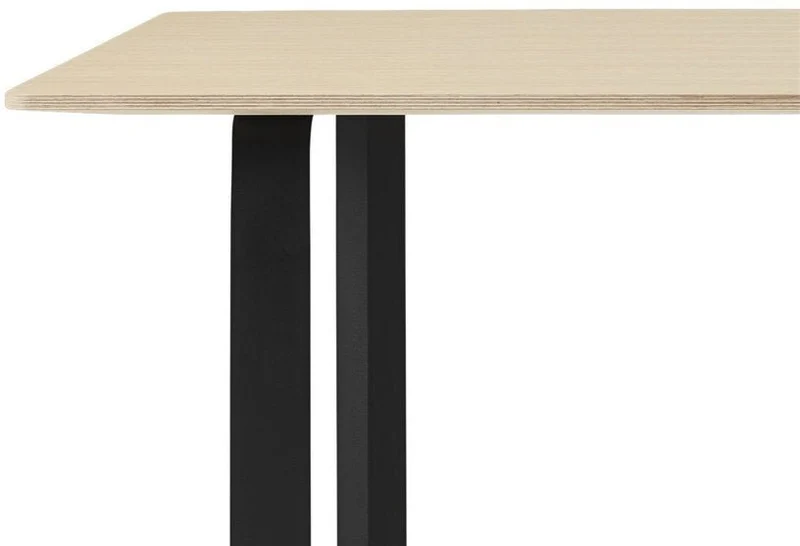 Table en chêne piétement noir 225 cm 70-70 - Muuto