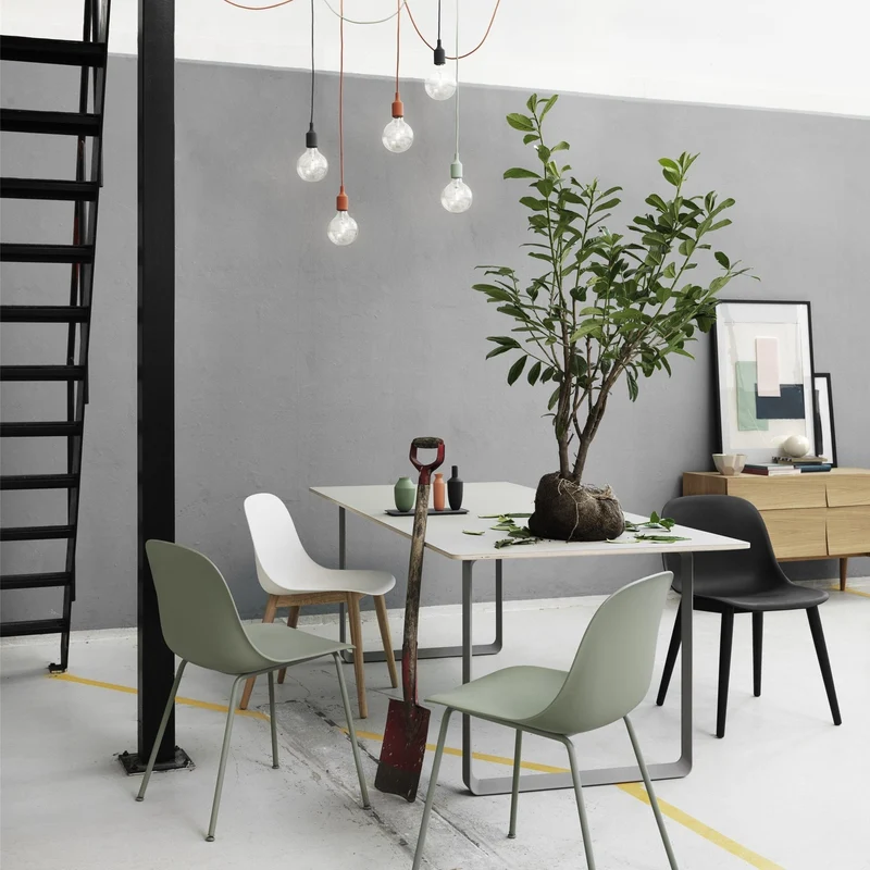 Table en chêne piétement noir 225 cm 70-70 - Muuto