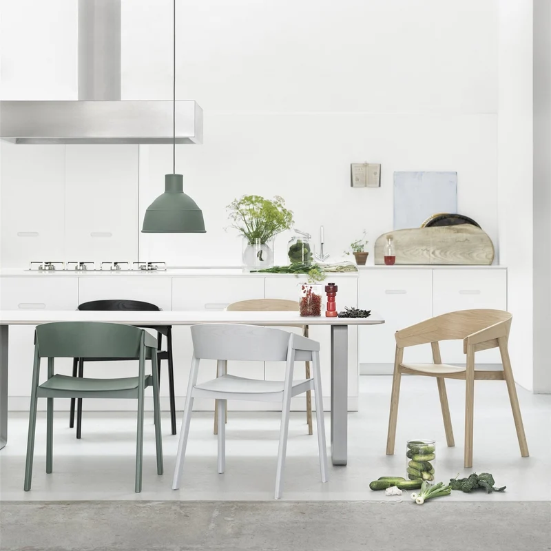 Table en chêne piétement noir 225 cm 70-70 - Muuto