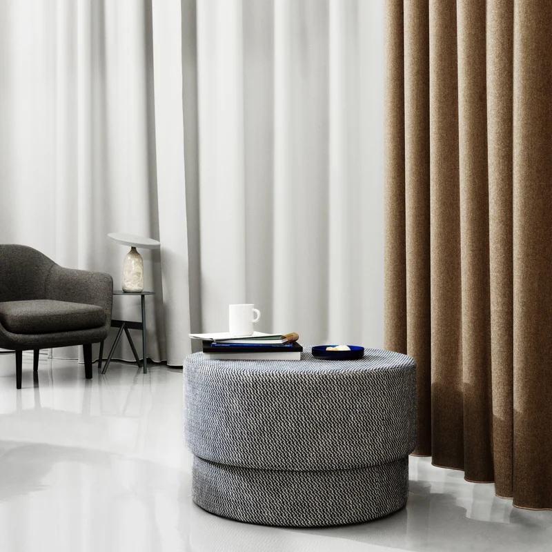 Pouf en tissu bleu marine Silo medium Navy bleu/Albagia 288 Albagia 288 - Normann Copenhagen