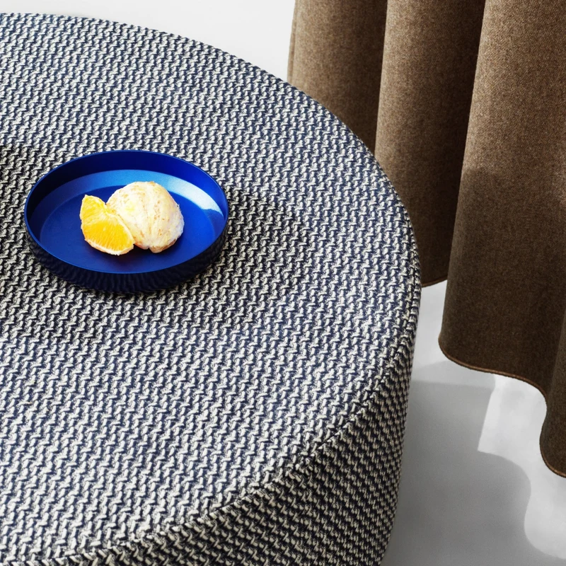 Pouf en tissu bleu marine Silo medium Navy bleu/Albagia 288 Albagia 288 - Normann Copenhagen