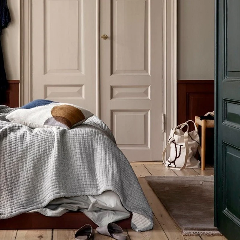 Coussin en laine bleu et orange Kelim - Ferm Living
