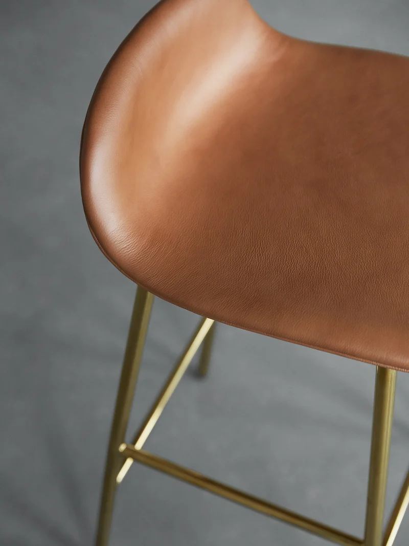 Tabouret de bar en laiton et pp noir 75 cm Form - Normann Copenhagen