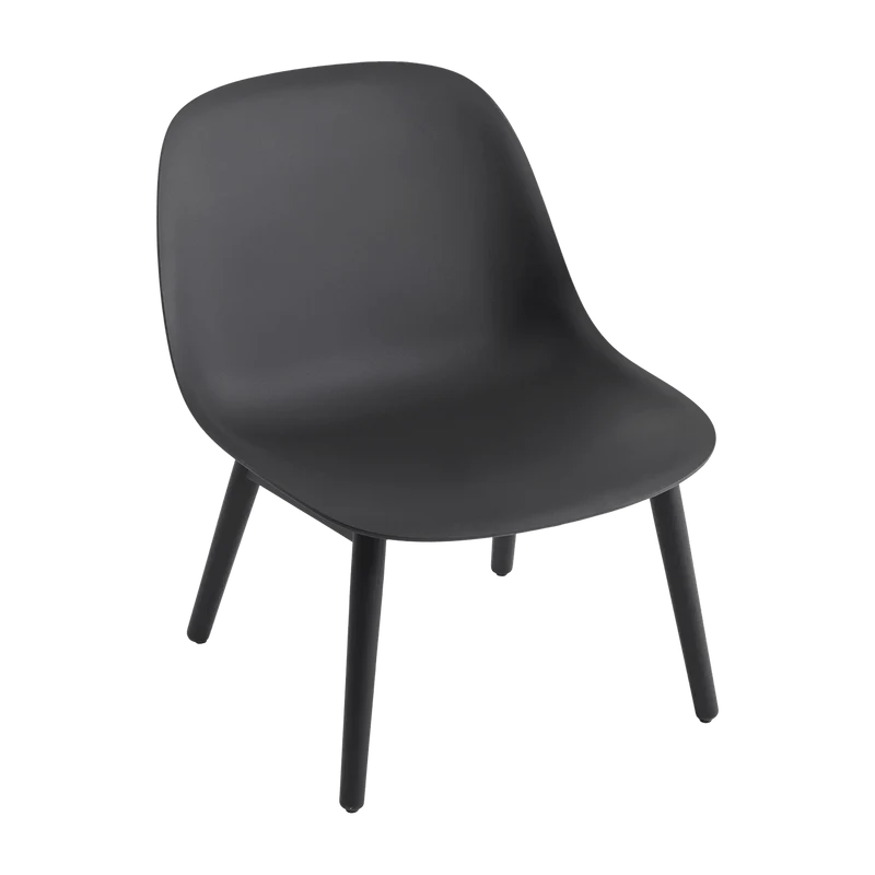 Chaise lounge noire piétement en chêne Fiber - Muuto