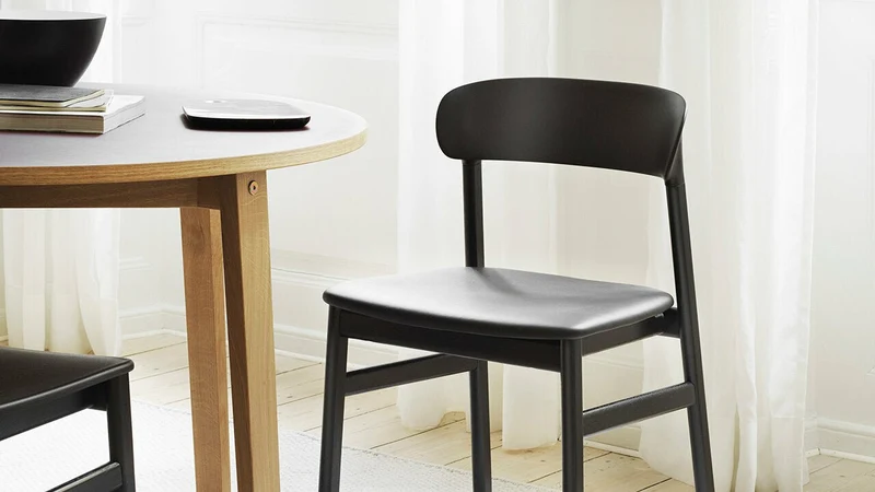Chaise en chêne teinté et polypropylène blanc Herit blanc - Normann Copenhagen