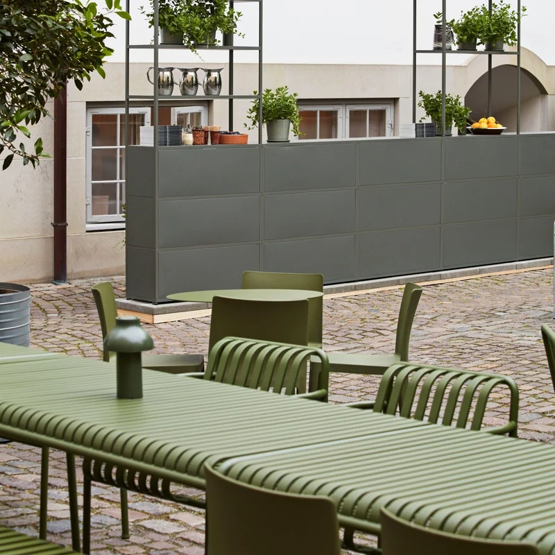 Chaise de jardin avec accoudoir en métal olive Palissade - HAY
