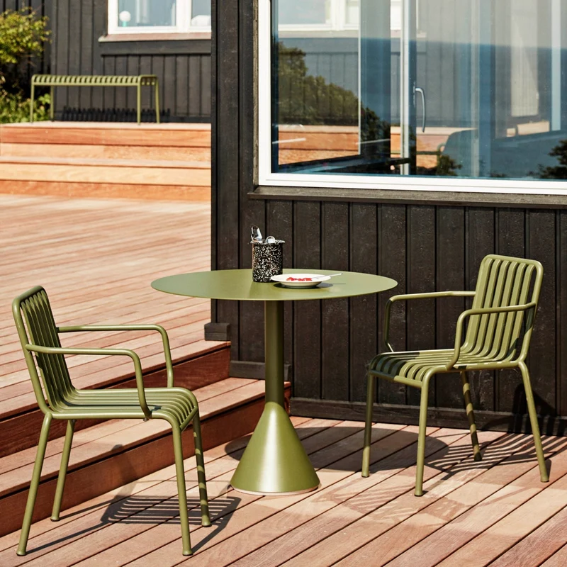 Chaise de jardin avec accoudoir en métal anthracite Palissade - HAY