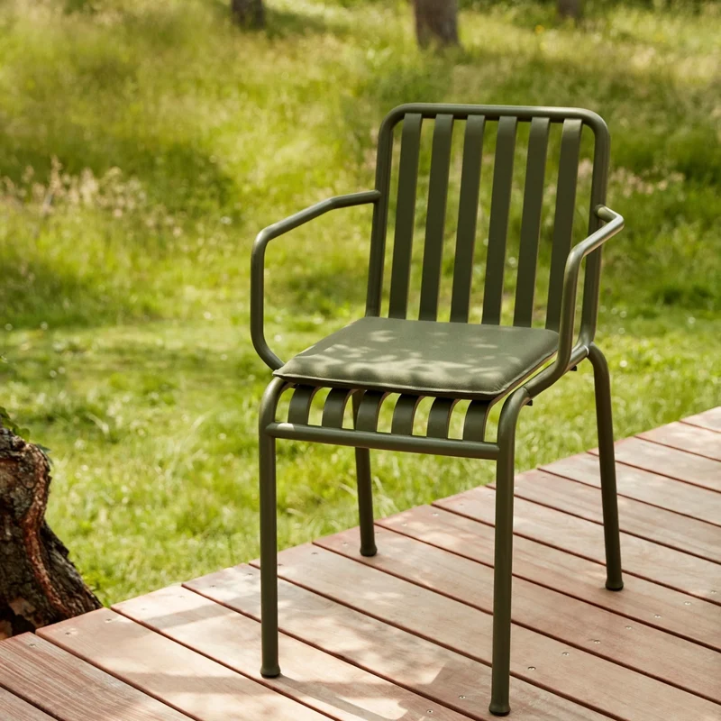 Chaise de jardin avec accoudoir en métal gris Palissade - HAY