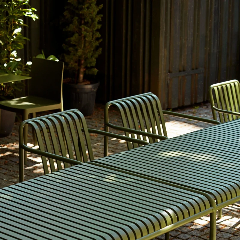 Fauteuil de jardin avec accoudoir en métal olive Palissade - HAY