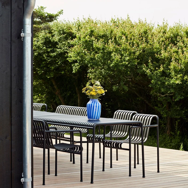 Fauteuil de jardin avec accoudoir en métal anthracite Palissade - HAY