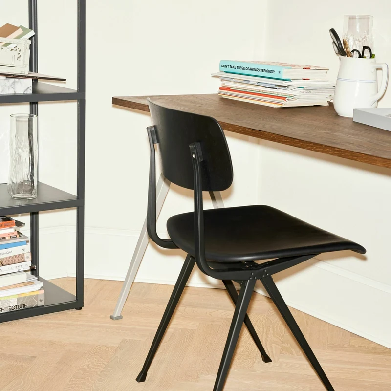 Table 140 x 65 cm en chêne solide fumé et acier noir Pyramid 01 - HAY