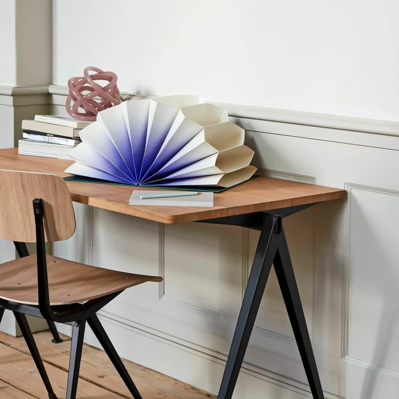 Table 140 x 65 cm en chêne solide fumé et acier noir Pyramid 01 - HAY