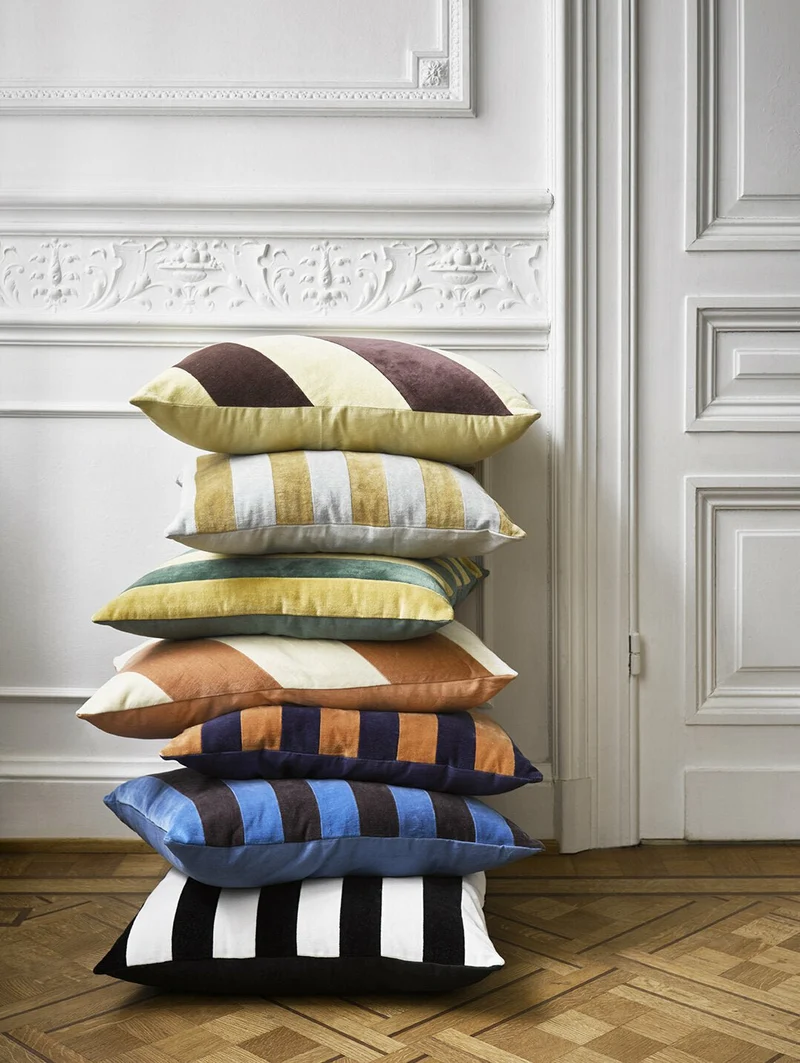 Coussin en velours rayé pêche et crème 40 x 60 cm - HKliving