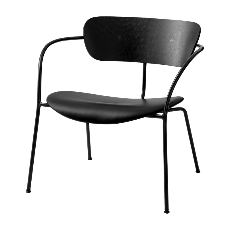 Fauteuil en chêne et cuir noir AV6 Pavilion - &tradition