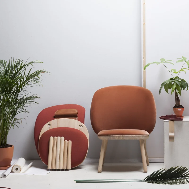 Fauteuil en velours terracotta Naïve - EMKO