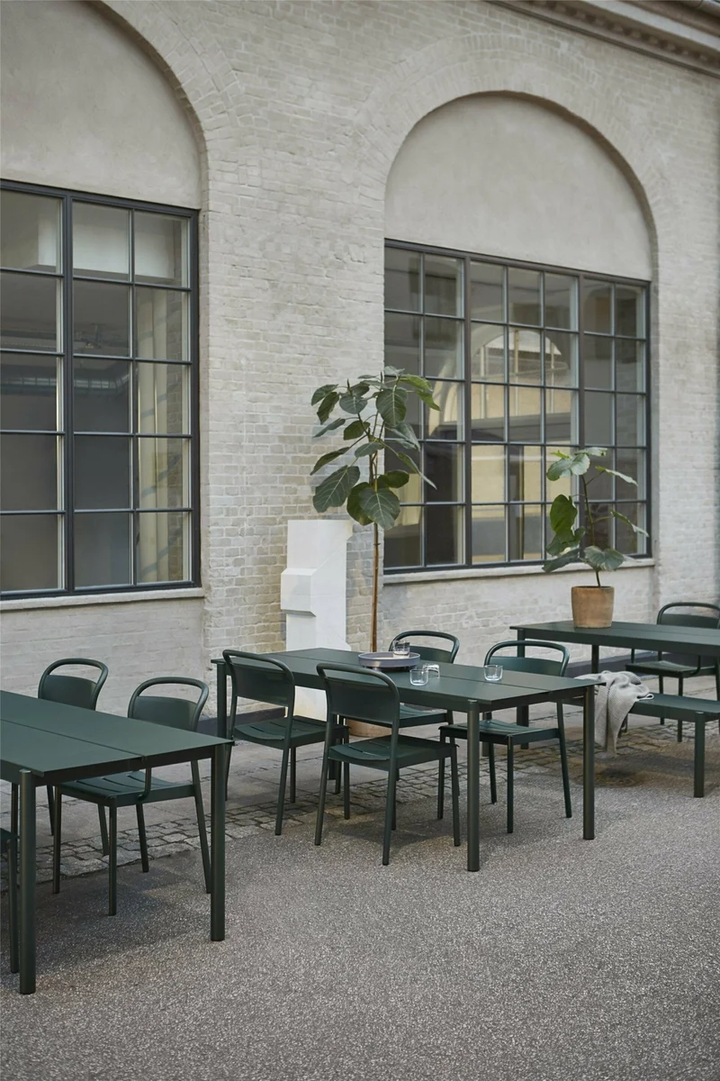 Table d'extérieur en acier vert foncé 140 x 75 cm Linear - Muuto