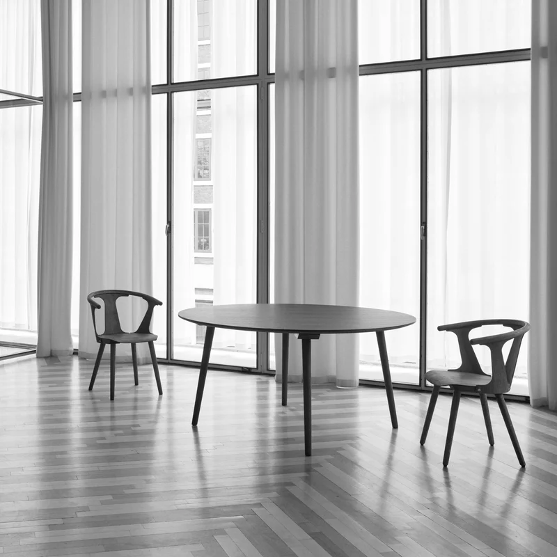 Table à manger en chêne fumé SK4 - &tradition