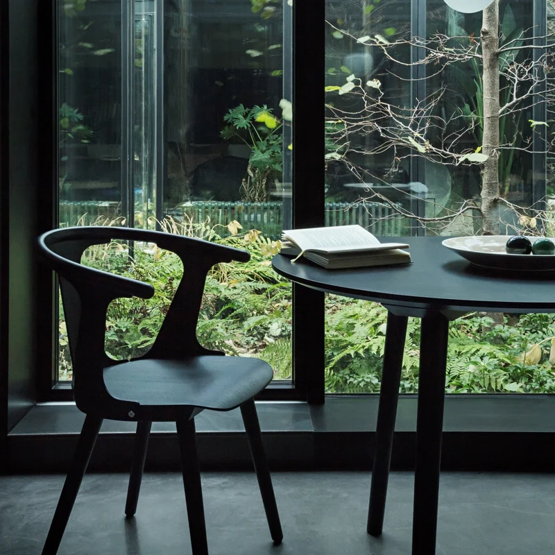 Table à manger en chêne noir SK4 - &tradition