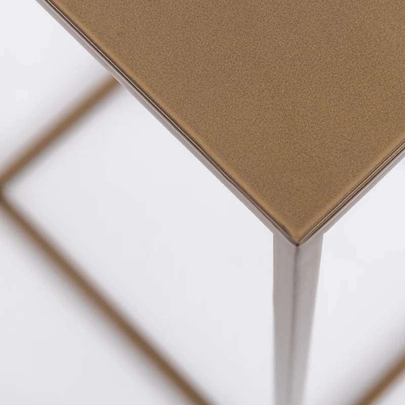 Table d'appoint carrée gold en métal Tensio - Custom Form