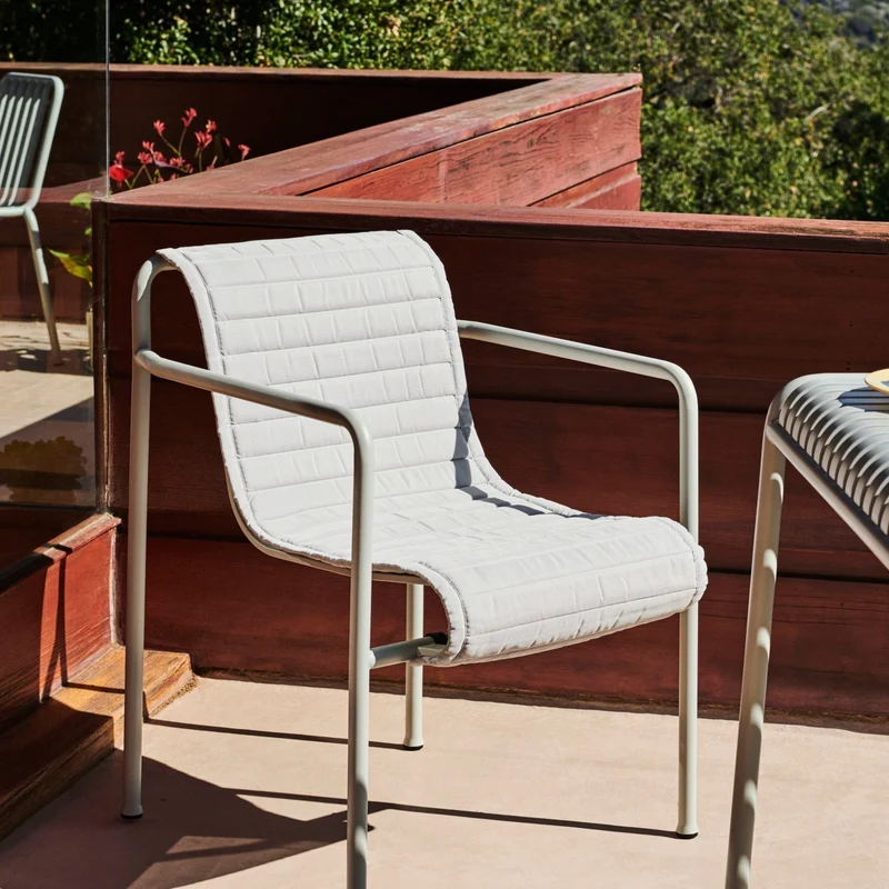Fauteuil de jardin avec accoudoir en métal gris Palissade - HAY