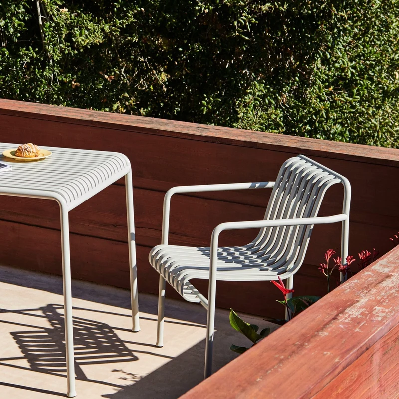 Fauteuil de jardin lounge en métal gris Palissade - HAY
