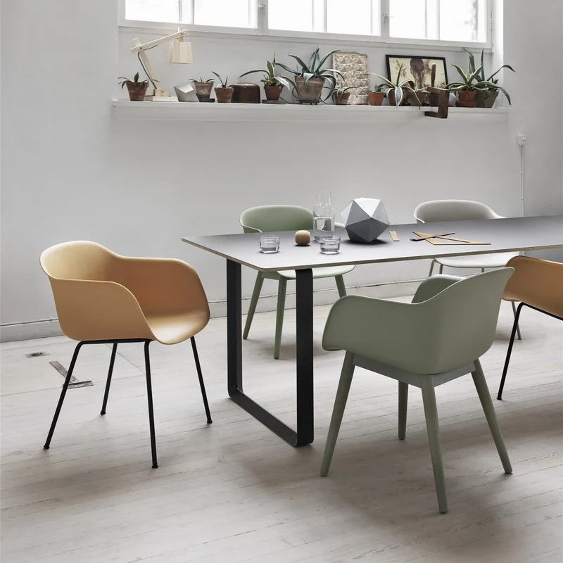 Chaise ocre piétement en bois chêne Fiber - Muuto