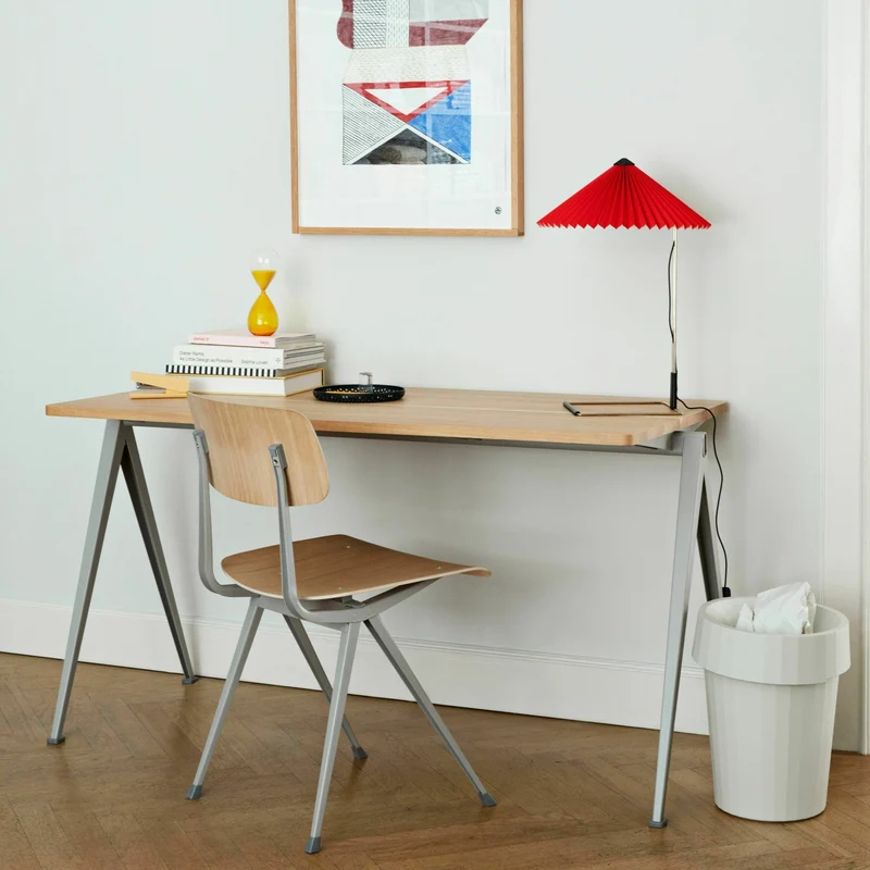 Table 140 cm en chêne massif fumé et acier beige Pyramid 01 - HAY