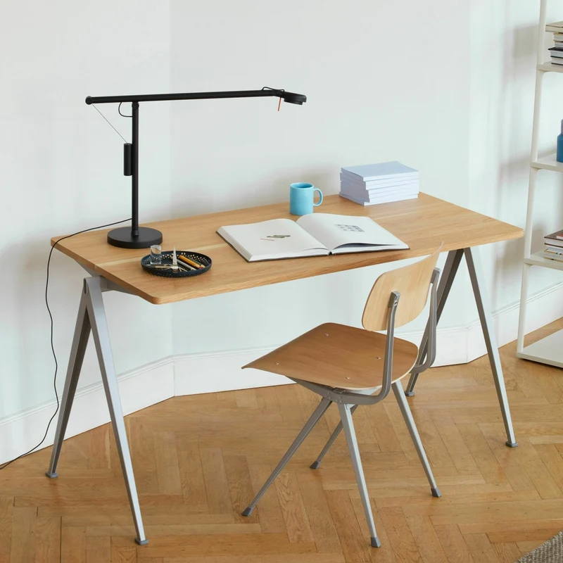 Table 140 cm en chêne massif fumé et acier beige Pyramid 01 - HAY