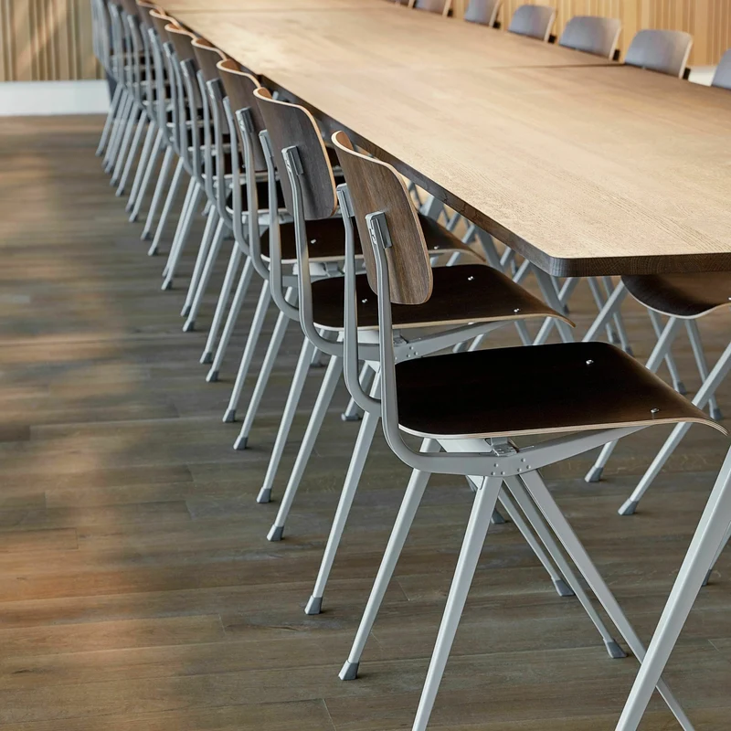 Table 250 cm en chêne massif fumé et acier noir Pyramide 02 - HAY