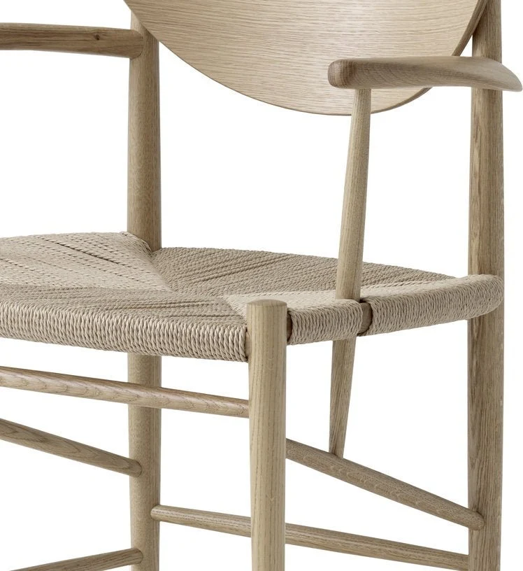 Chaise avec accoudoirs en bois naturel HM4 Drawn - &tradition